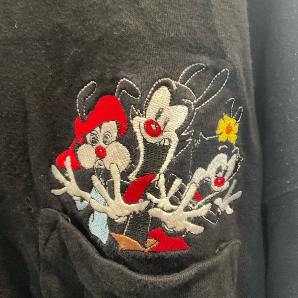 Long sleeve tshirt w/ embroidered Animaniacs on pocket black cotton vintage